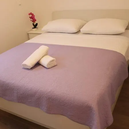 Apartman Renata 2 *